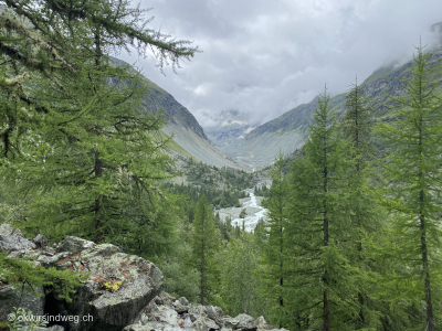 Alpine-Bergwanderung-aufstieg-zur-arpitettaz