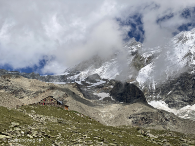 Alpine-Bergwanderung-Zinal-Arpitettaz_SCA-Berghuette