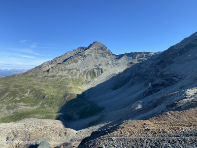 Steinige_Bergwanderung_zur_Tracuit