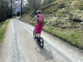 Trottinett-Abfahrt-Bergstation-Motta-Naluns-Abenteuer