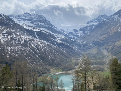 Paluegletscher-und-die-tuerkisfarbenen-Gletscherseen