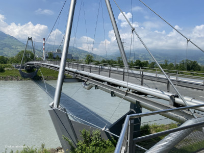 Wanderung-ueber-Rheinbruecke