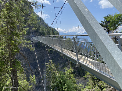 Haengebruecke-auf-Suonenwanderweg-Bisse-du-Ro