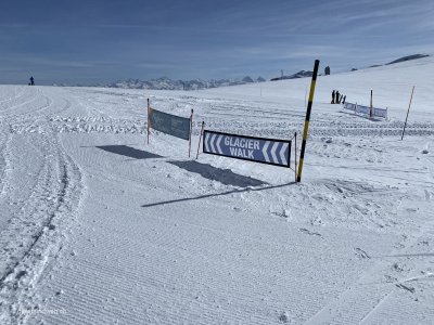 Peak-Walk-Gletscherwanderung-Wandern-auf-Gletscher