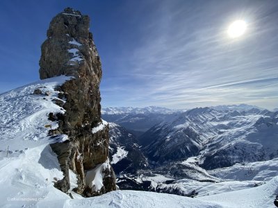 Blick-ins-Tal-von-Glacier-3000-Teufelsfels