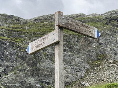 Wegweiser_Gauligletscher_Kettenweg_Propeller-Dakota