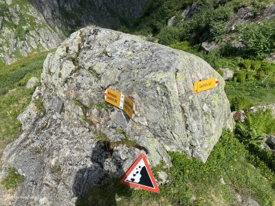 Abzweigungsstein_Gaulisee_Mattenalpsee_Galigletscher_Rundwanderung