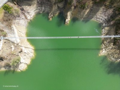 Passerelle du Barrage von oben - Rossens