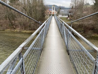 Uferweg - Haengebrücke über die Emme