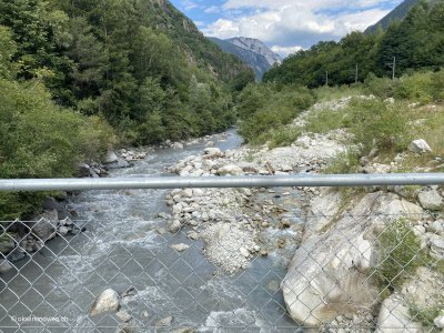 Blick-von-der-Haengebruecke-Le-Borgeaud