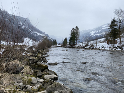 Muota-Fluss-durch-das-Muotatal