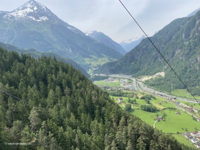 Chilchbergen_Seilbahn_Aussicht_Reusstal