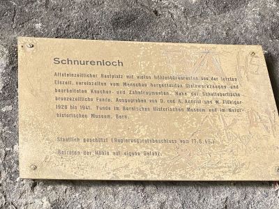 Infotafel-Schnurenloch-im-Simmental