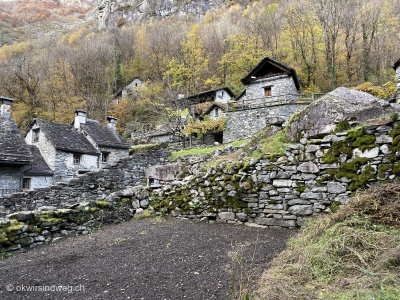 schoenes-altes-Tessinerdorf-Rusticas-Wanderung