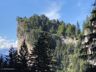 Blick-auf-die-Hohen-Raetien-auf-Wanderweg-Thusis-Viamala