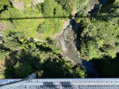 Blick-von-der-Haengebruecke-Troistorrents-auf-die-La-Vieze