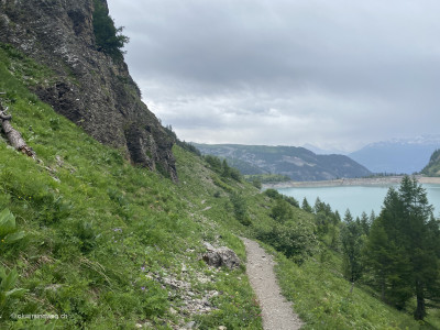 Wanderweg-auf-Rundwanderung-Tzeusier-Zeuzier