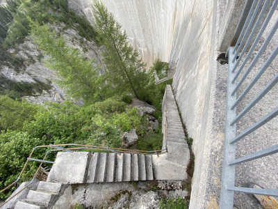 eine-der-hoechsten-Staumauer-der-Welt-Schweiz