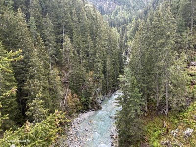 Averserrhein-nebenfluss-hinterrhein-schlucht