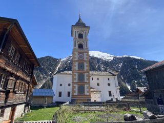 Val_Lumnezia-Kirche-in-Vrin