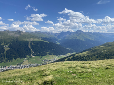 Walserweg-Arosa-Davos-Blick-auf-Davos