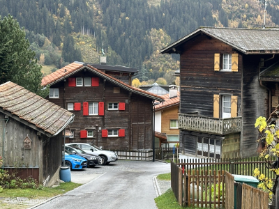 Clavaniev-bei-Disentis-kleines-Dorf