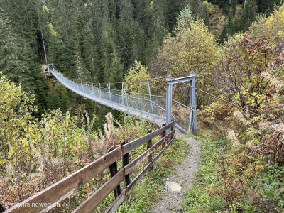 4_Haengebruecke-auf-Wanderung-im-Val-Acla-Mulin-Sumvitg