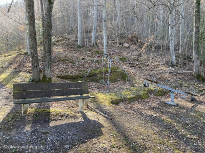 29_Wanderung-Filzbach-Muehlehorn_Kinderspielplatz_Pickniockplatz_Grillstelle