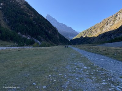 Wanderung-hinein-ins-Zinaltal-Wallis-Sierre