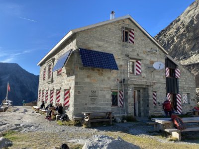 Berghuette-Cabane_du_Mountet