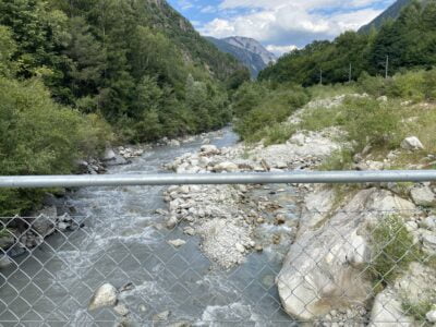 Hängebrücke auf Wanderung