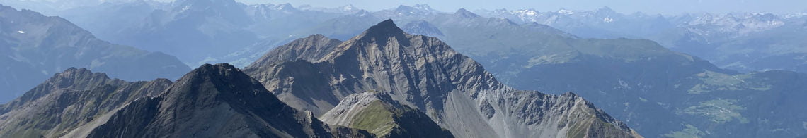 Panoramablick_Alpenblick_Graubuenden_Wanderung_Arosarothorn_1380x400